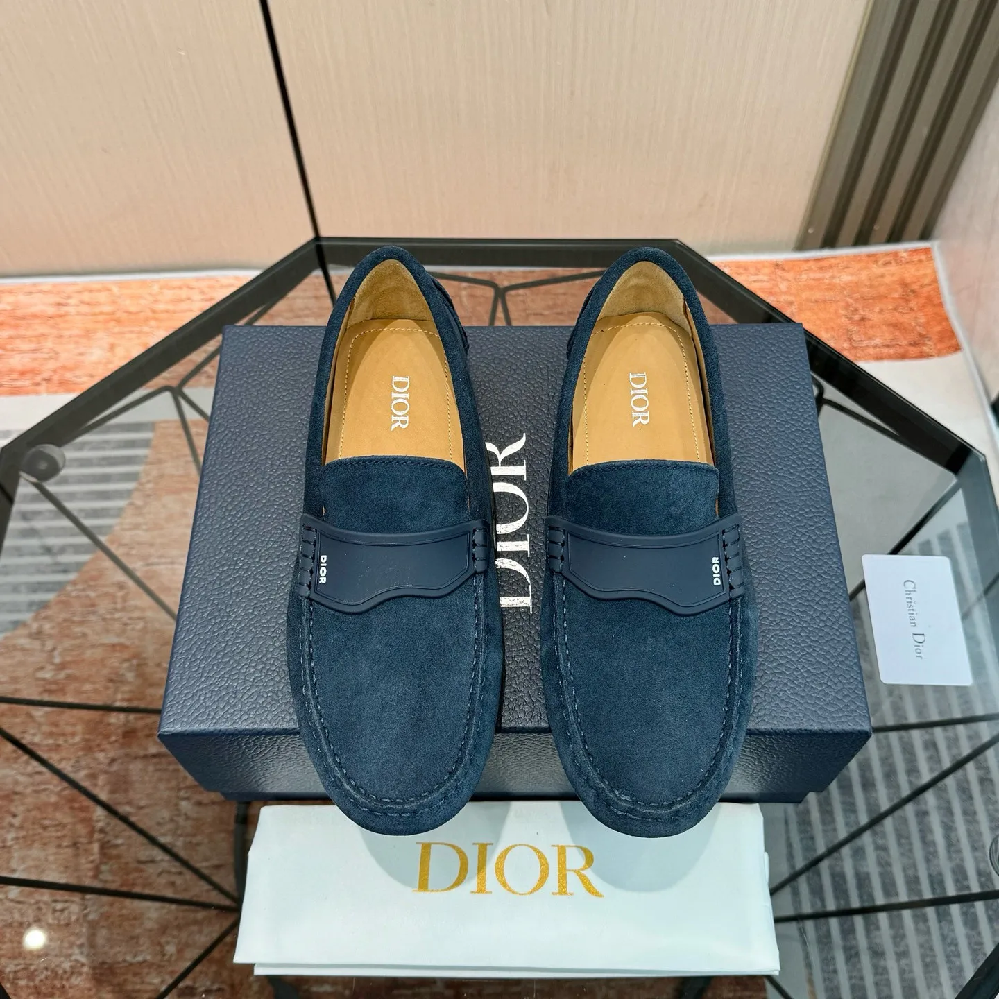 Men's shoes: 580💰 (Niu Li) (Dior Doudou shoes) Exclusive new model Official website new model The upper is made of high-quality imported calf, the color is delicate, and the luxurious texture flows. Tailor-made for exquisite men, creating a noble aura. Delicate and smooth lines. Cowhide lining. Size: 38-44, 45 customized. Outdoor driving shoes for experienced drivers🚗